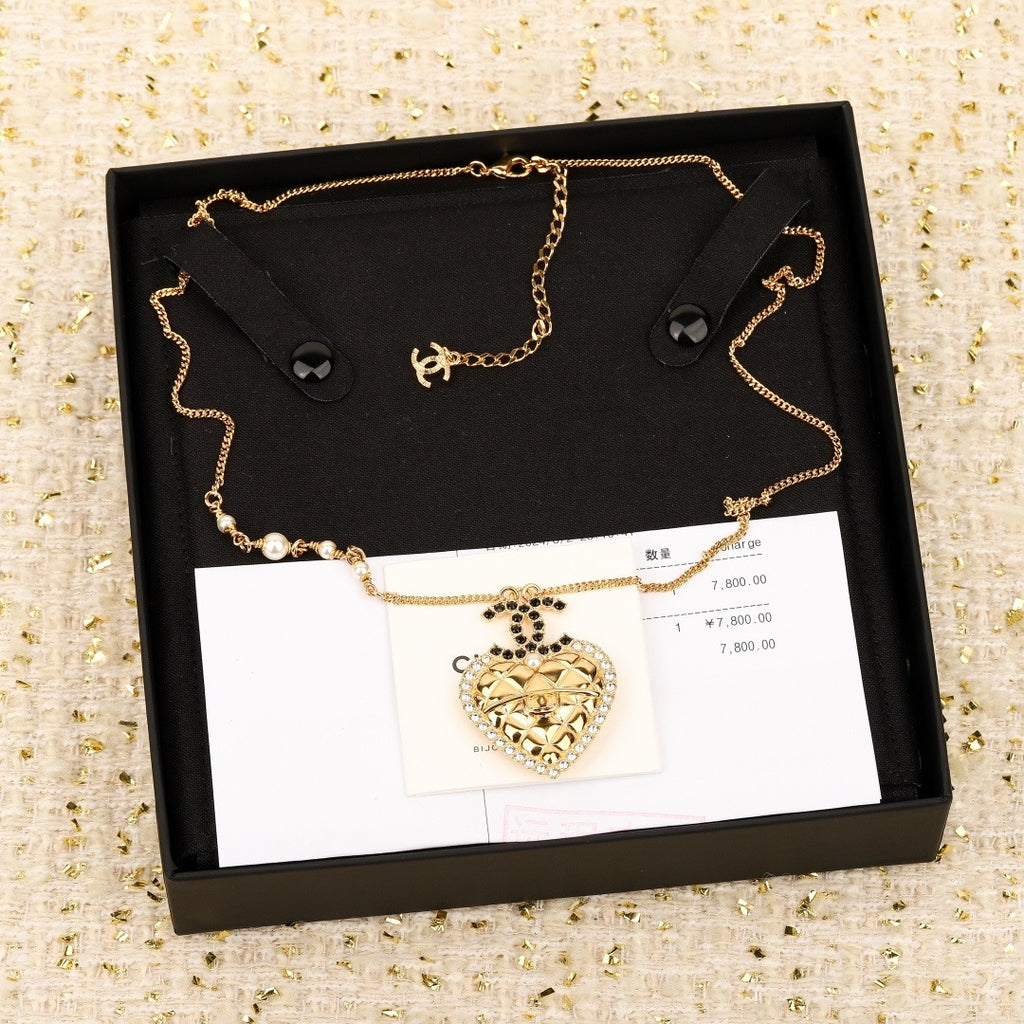 CHANEL - Crystal Necklace