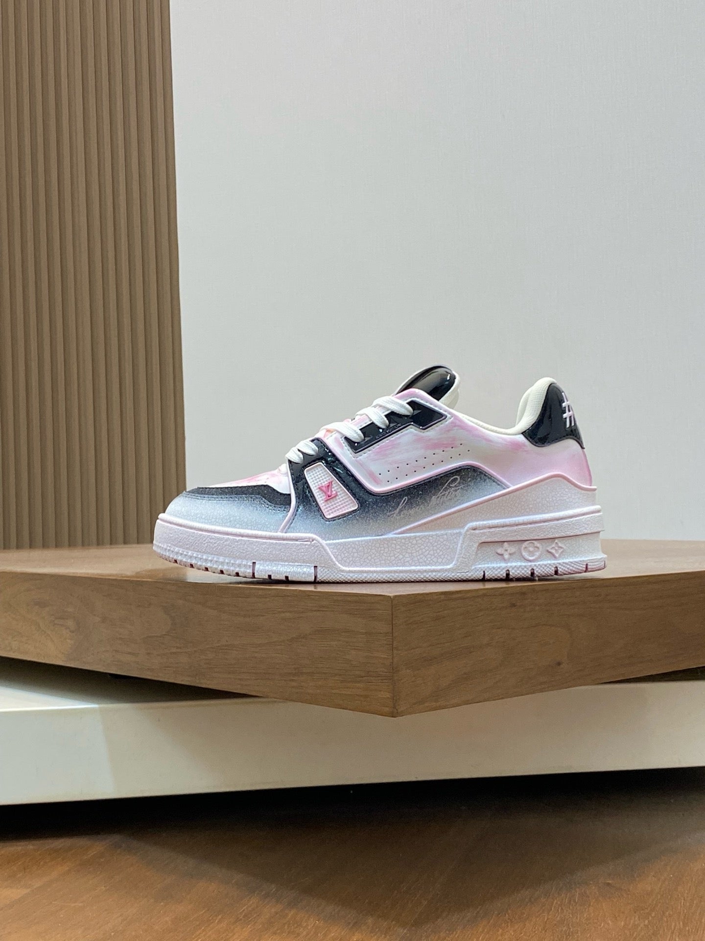 LOUIS VUITTON- Unisex sneakers