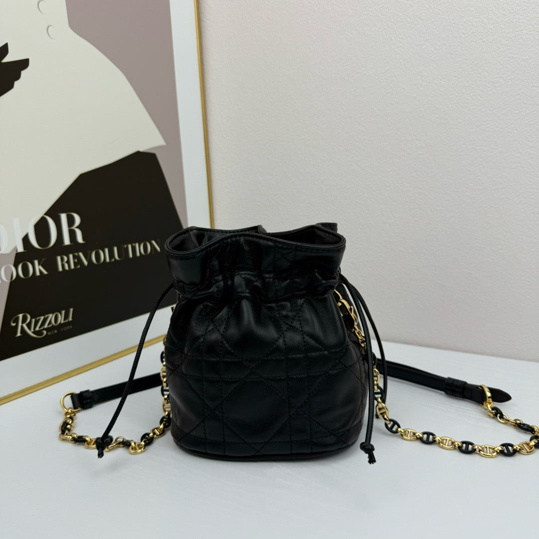 DIOR - oblique 30 Montaigne
