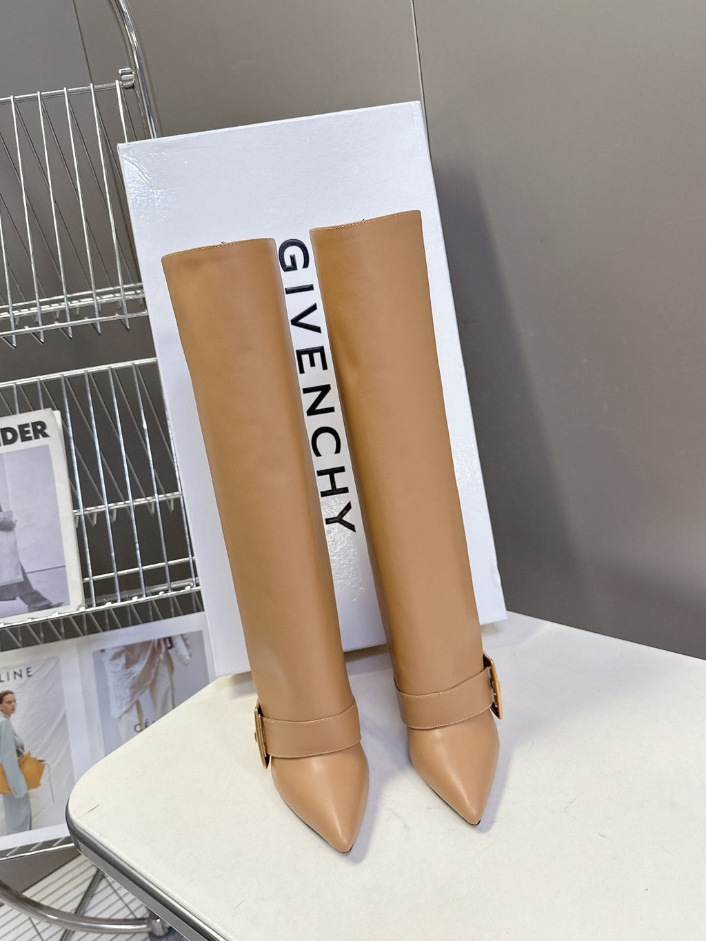 GIVENCHY - Shark lock boots