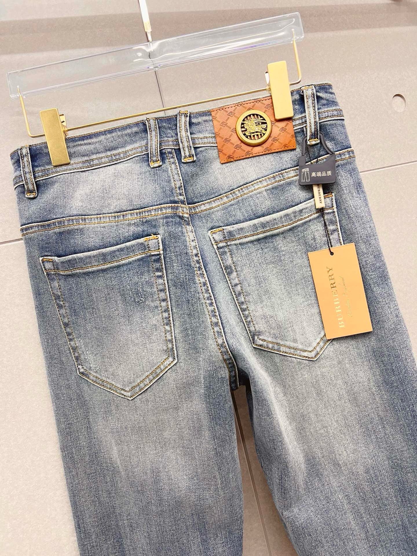 BURBERRY - Jeans