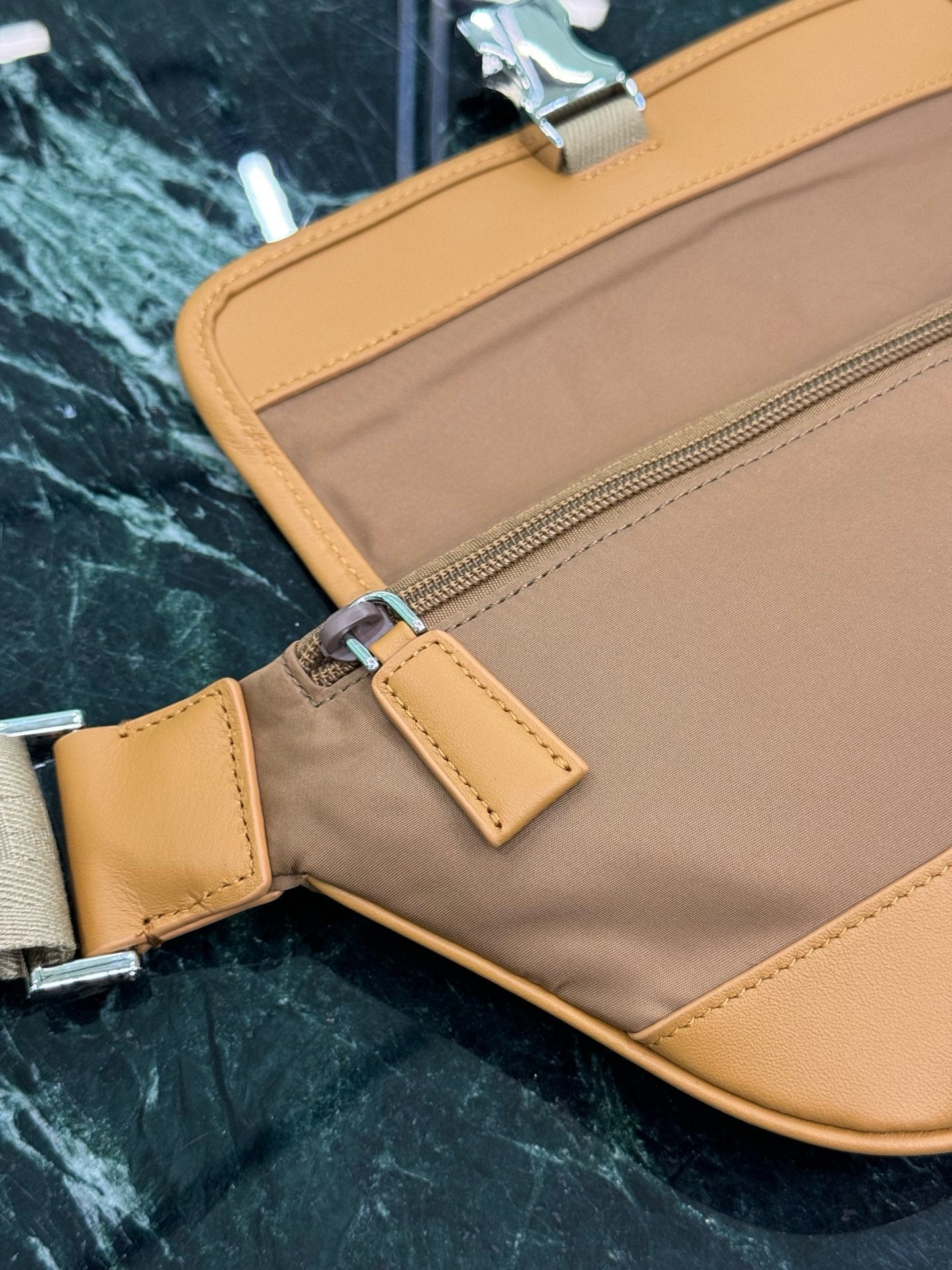 PRADA - Belt bag