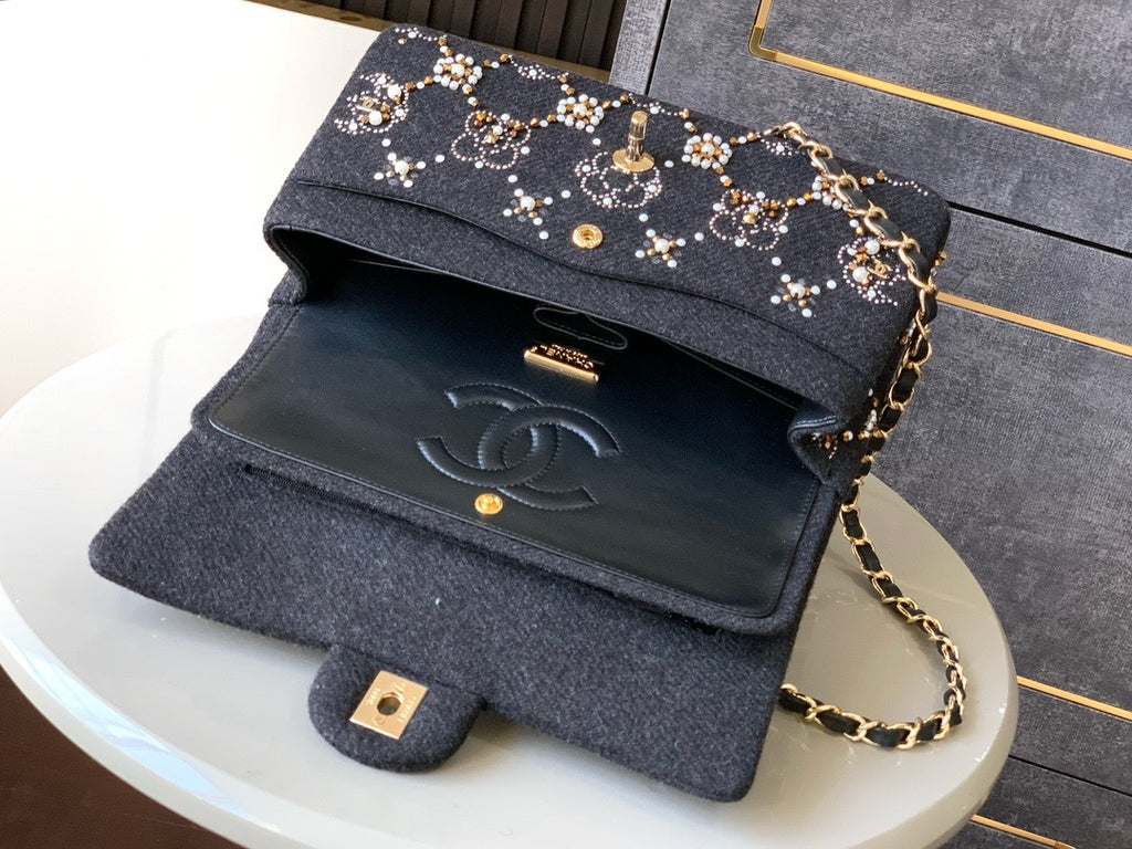 CHANEL - 21A Pearl Strass Crystal CC Medium Classic Double Flap Bag in Grey Wool Twill