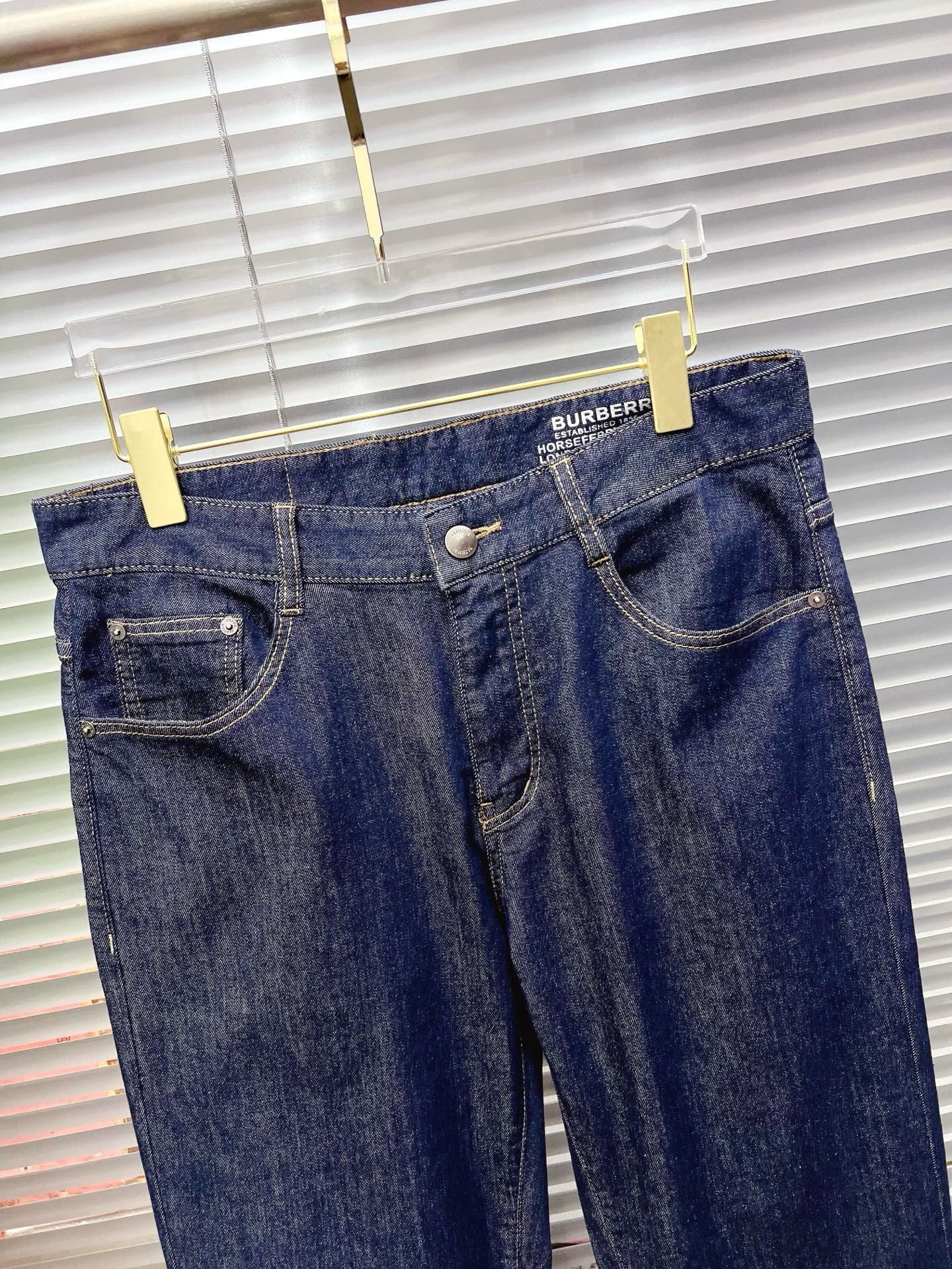 BURBERRY - Jeans