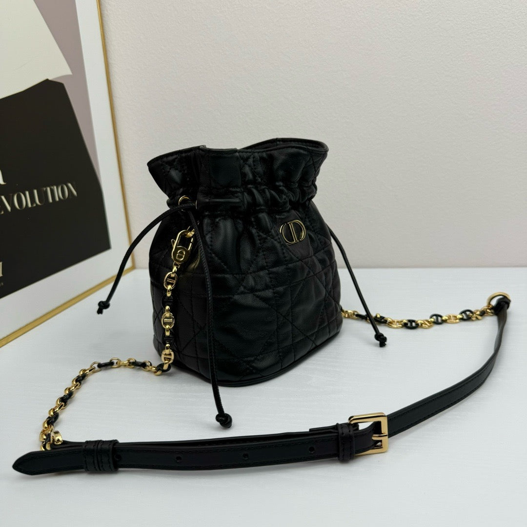 DIOR - oblique 30 Montaigne