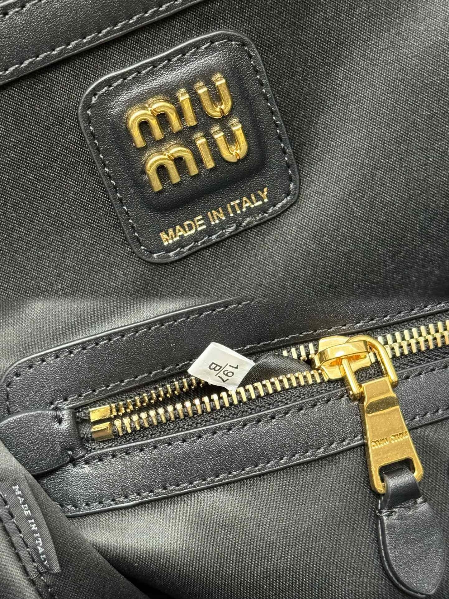 MIU MIU - Leather Beau bag