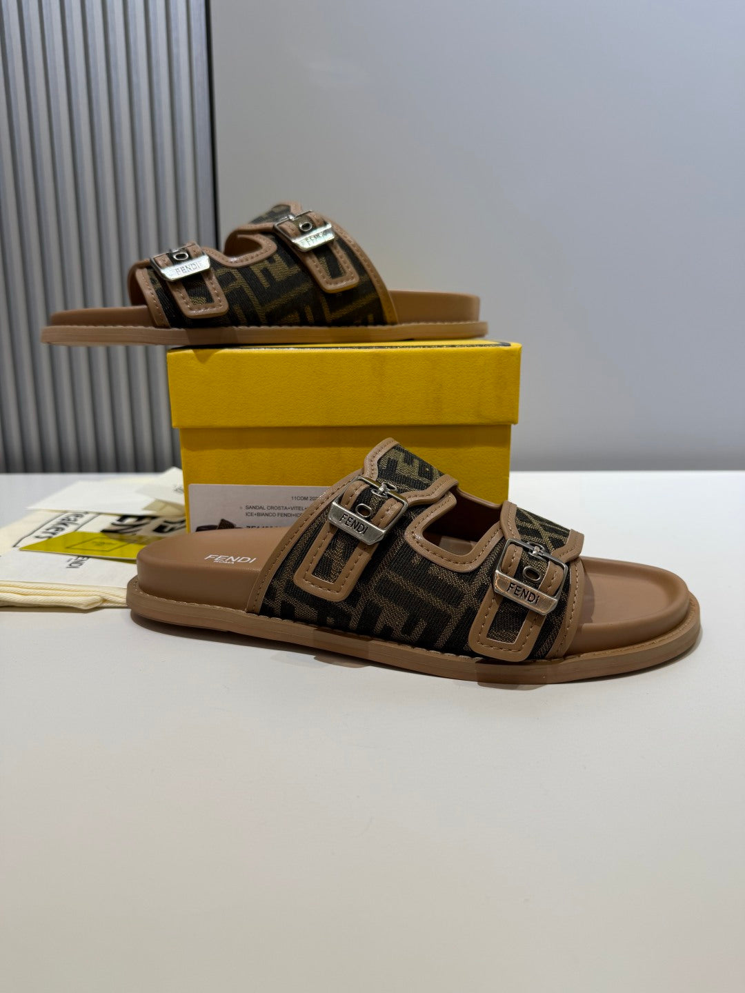 FENDI - Unisex Feel Sandals