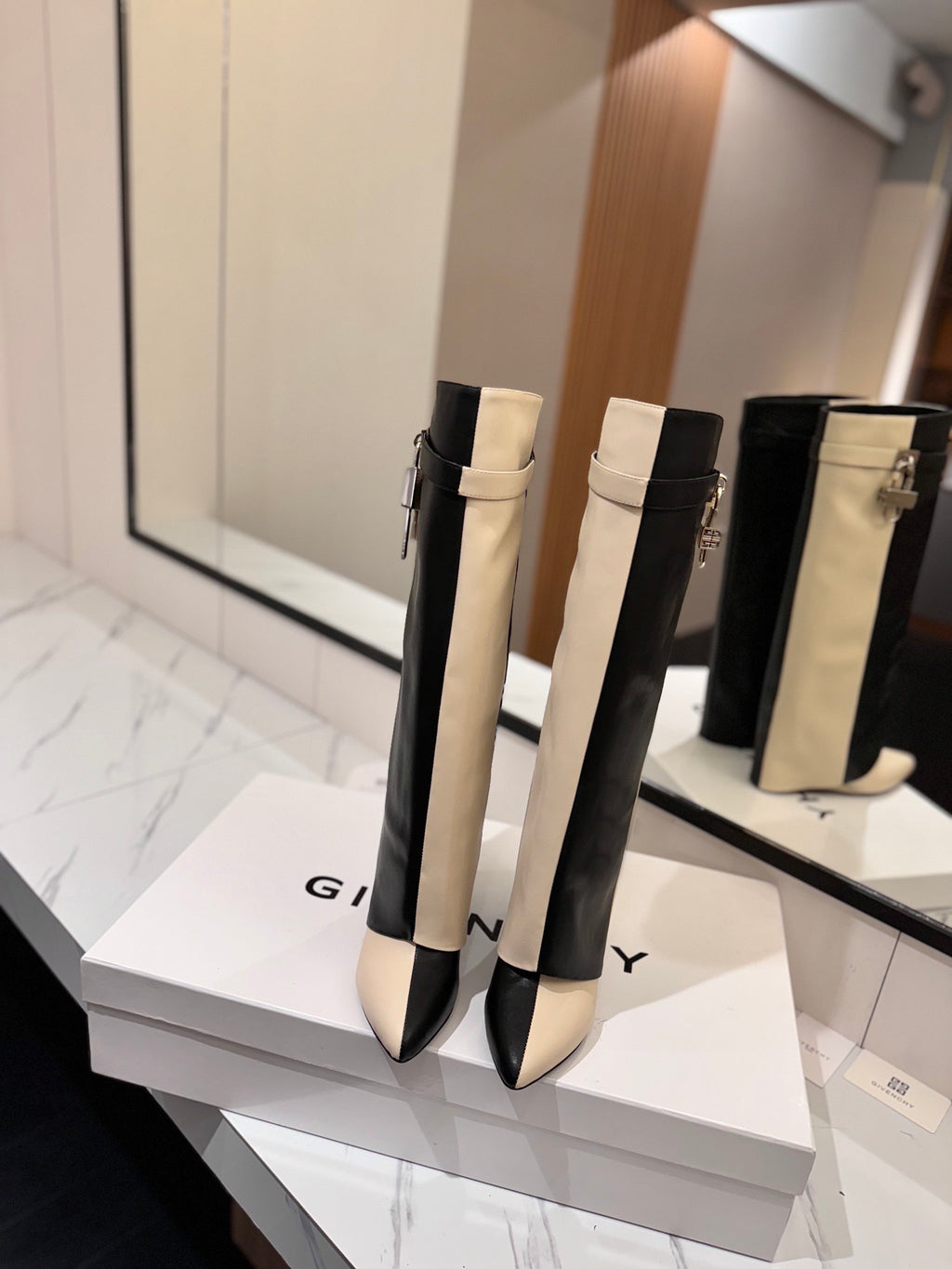 GIVENCHY - Shark lock boots