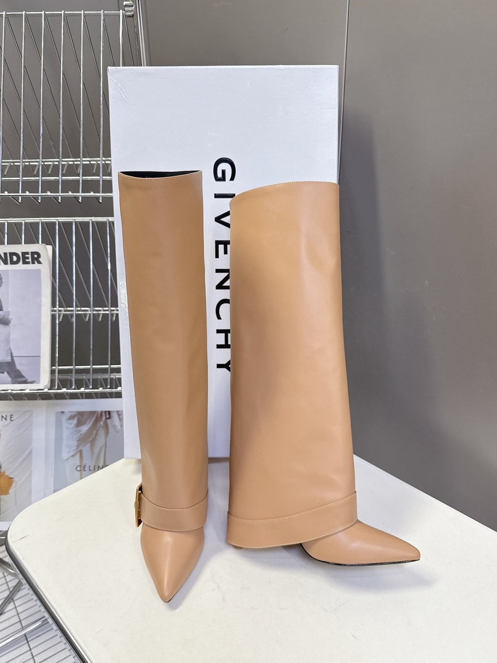 GIVENCHY - Shark lock boots