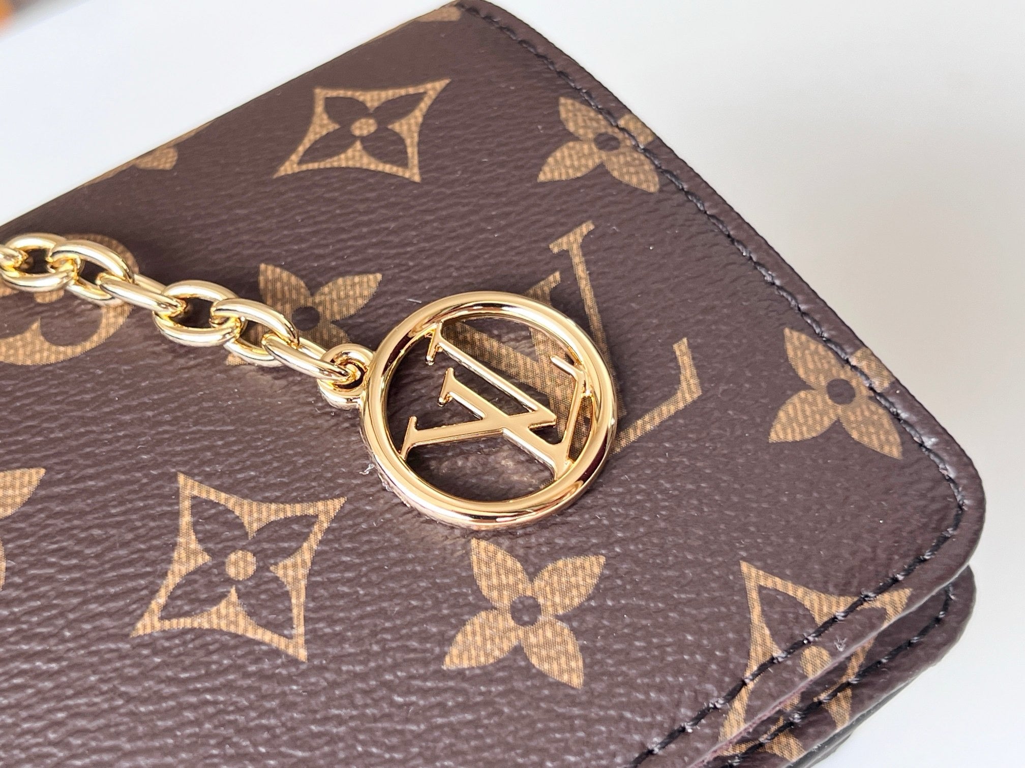 LOUIS VITTON - Wallet On Chain Lily