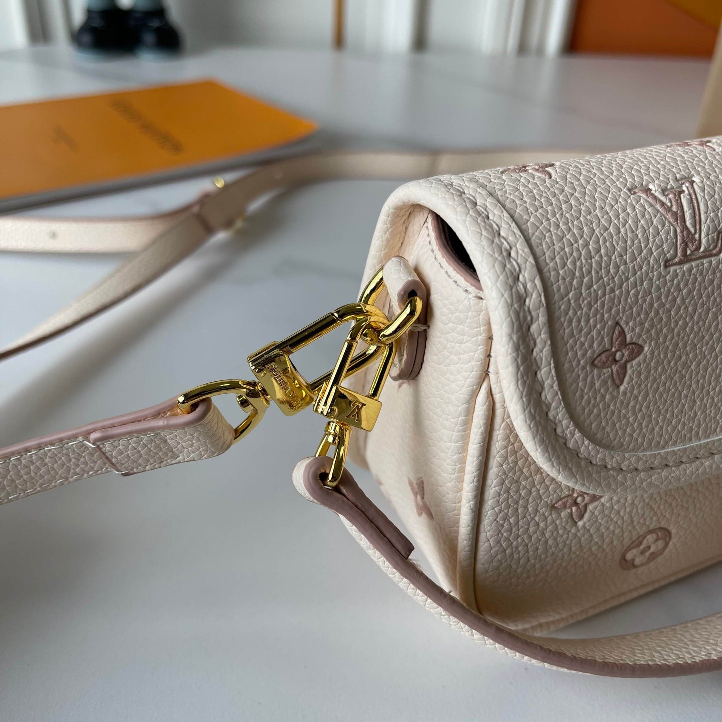 LOUIS VUITTON- Diane