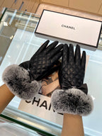 CHANEL - Fur gloves