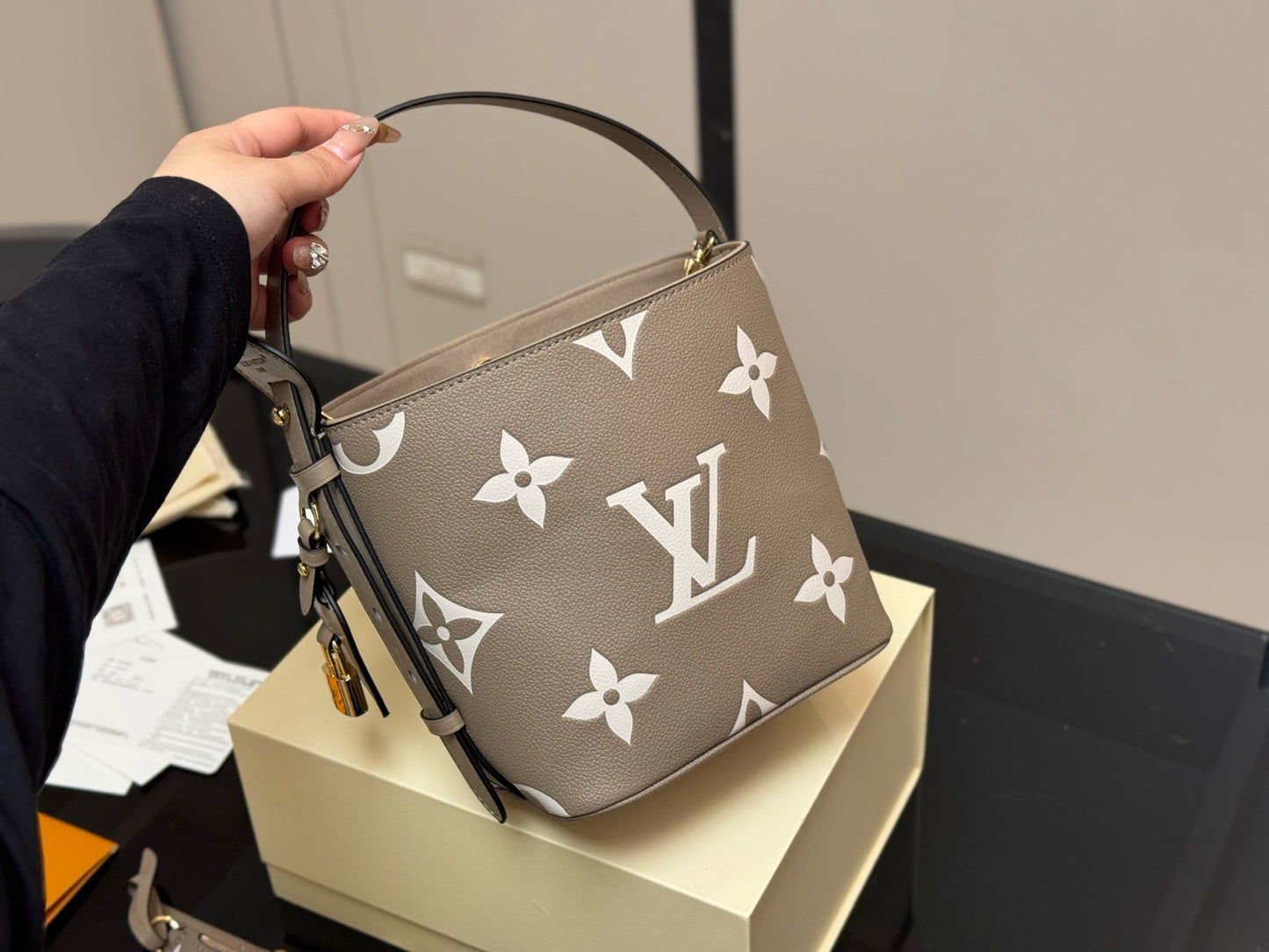 LOUIS VUITTON- all in BB