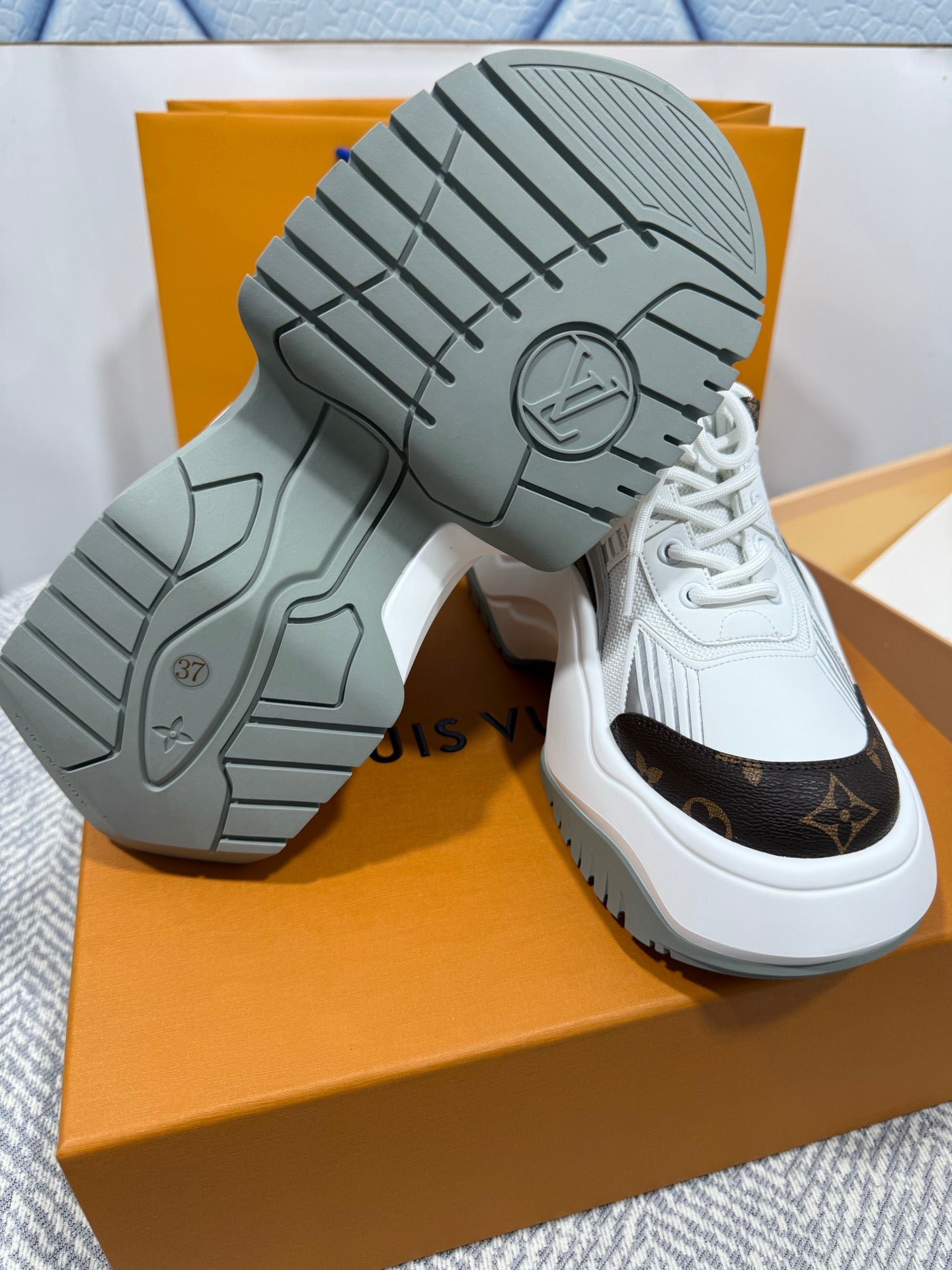 LOUIS VUITTON- Sneaker LV Archlight Trainer
