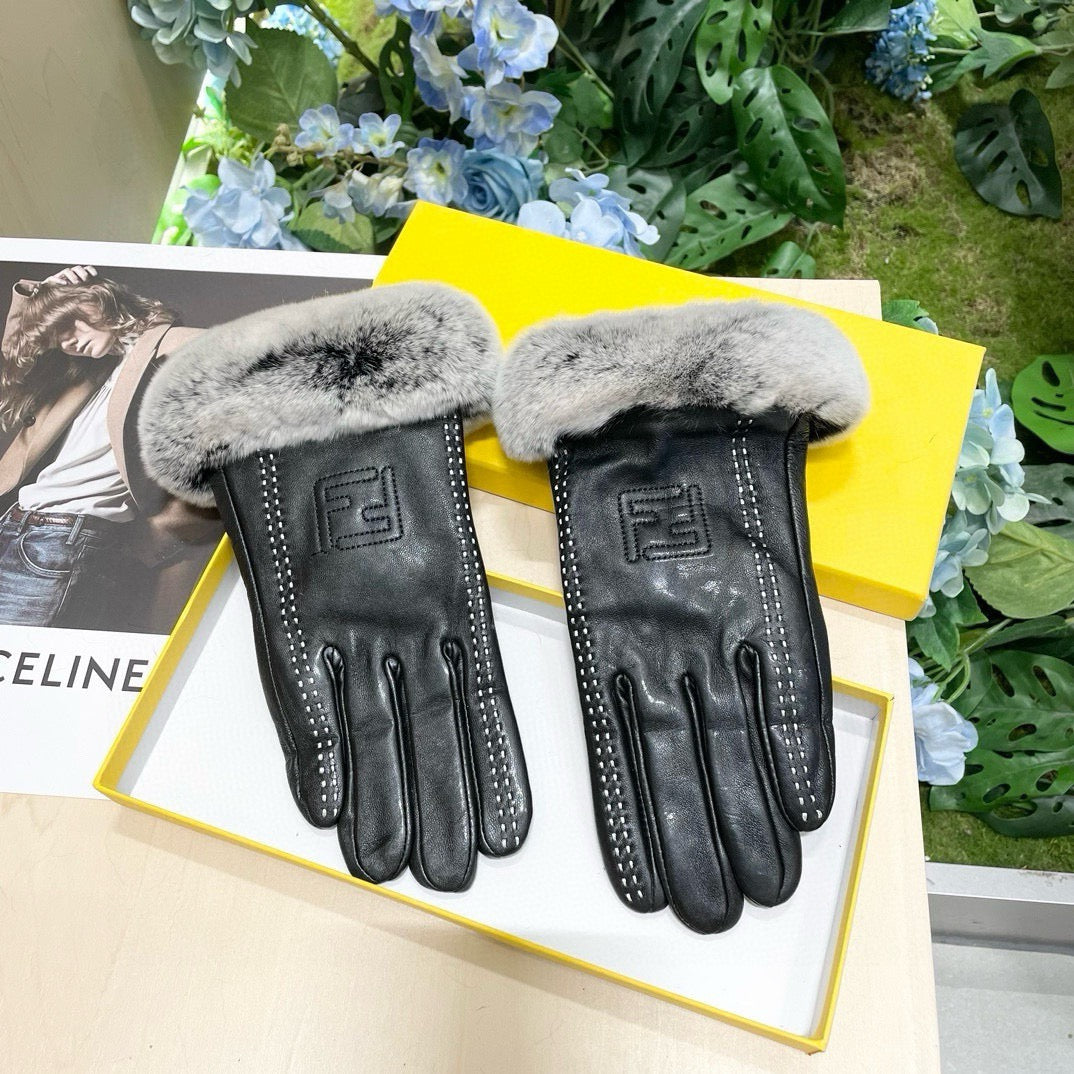 FENDI - Fur gloves