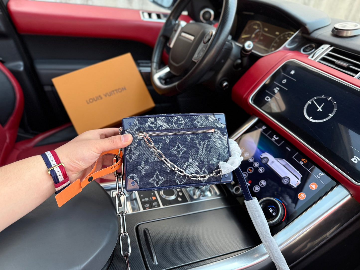 LOUIS VUITTON- Soft trunk men’s bag