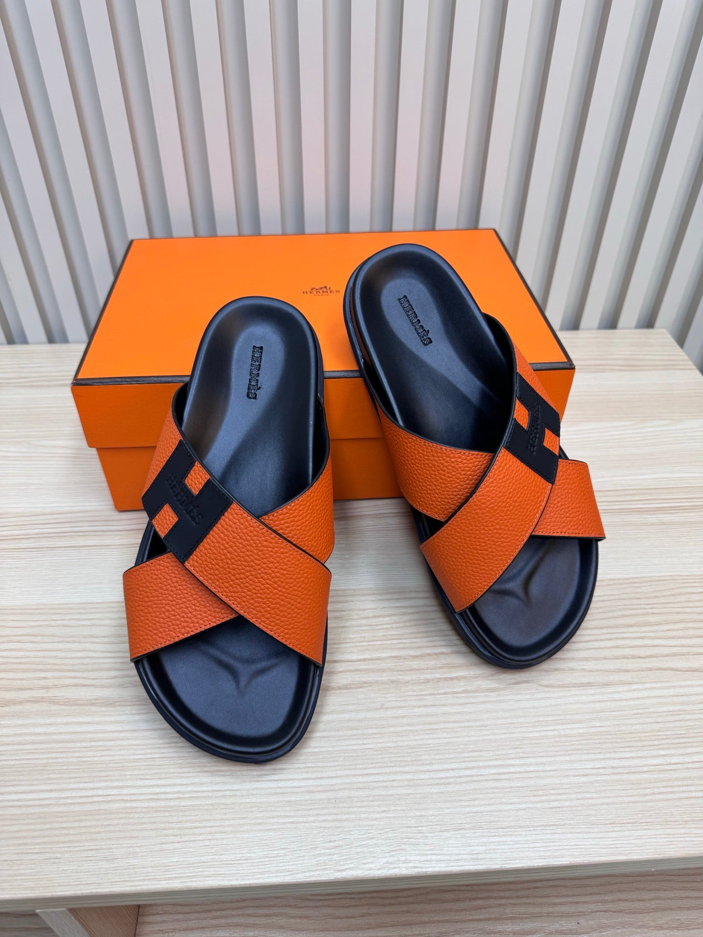 HERMES- men’s slippers