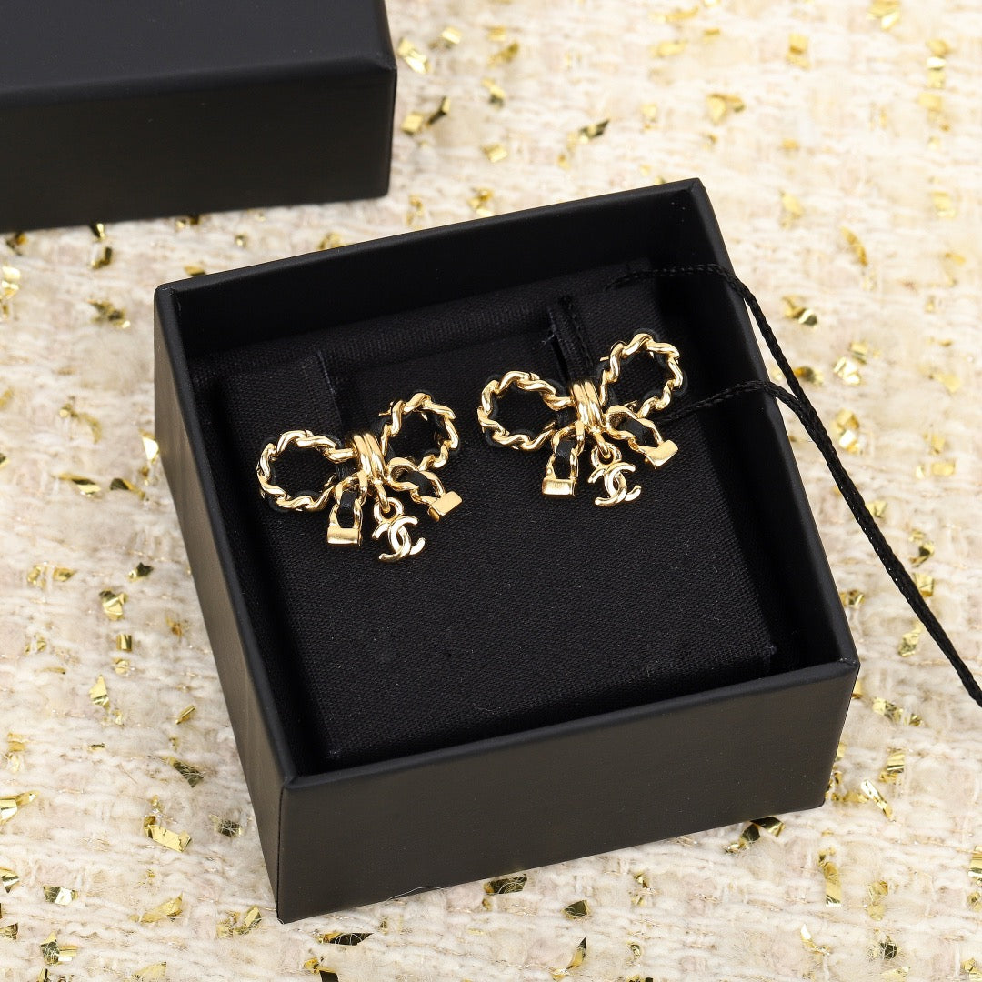 CHANEL - earrings