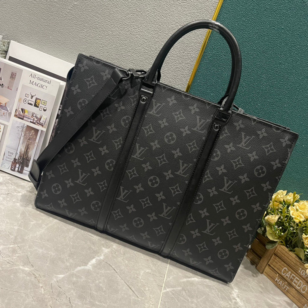 LOUIS VUITTON- Men’s Horrizontal zippe bag