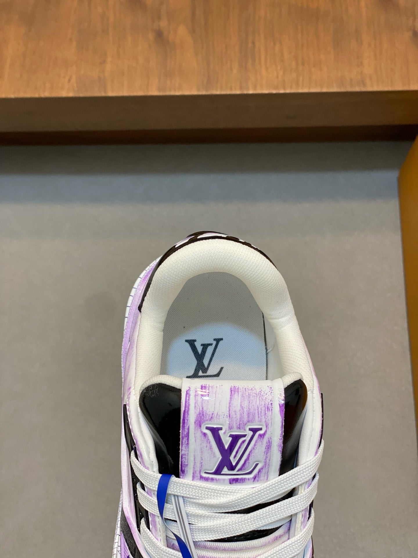 LOUIS VUITTON- Unisex sneakers