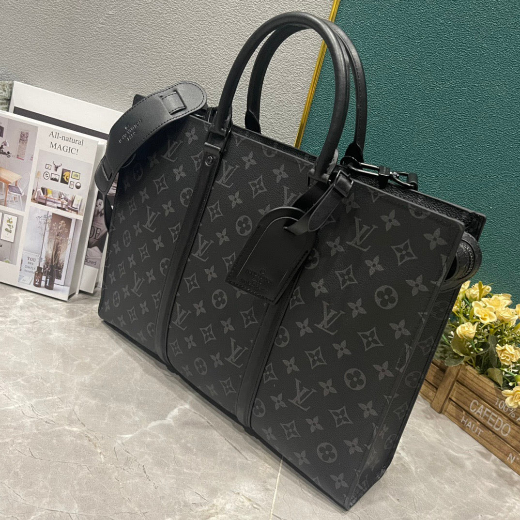 LOUIS VUITTON- Men’s Horrizontal zippe bag