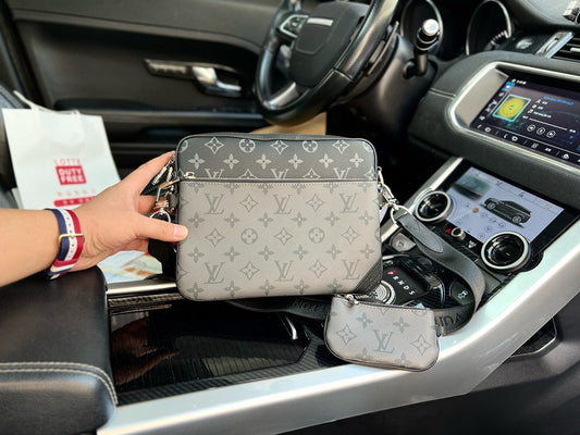 LOUIS VUITTON - Men’s Monogram Eclipse Reverse bag