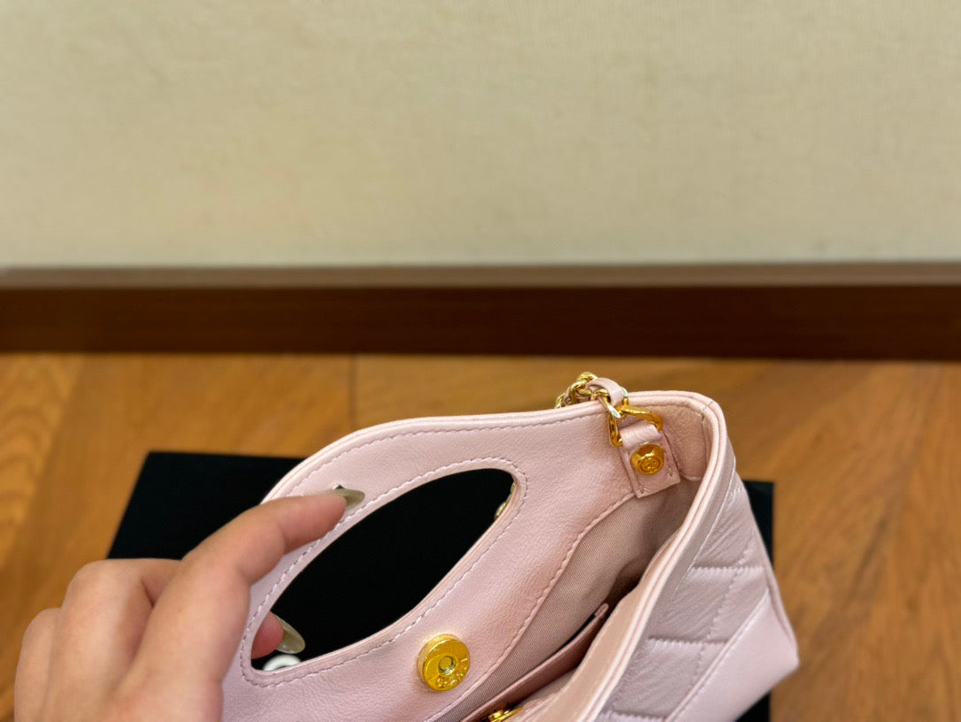 CHANEL - Amore bag