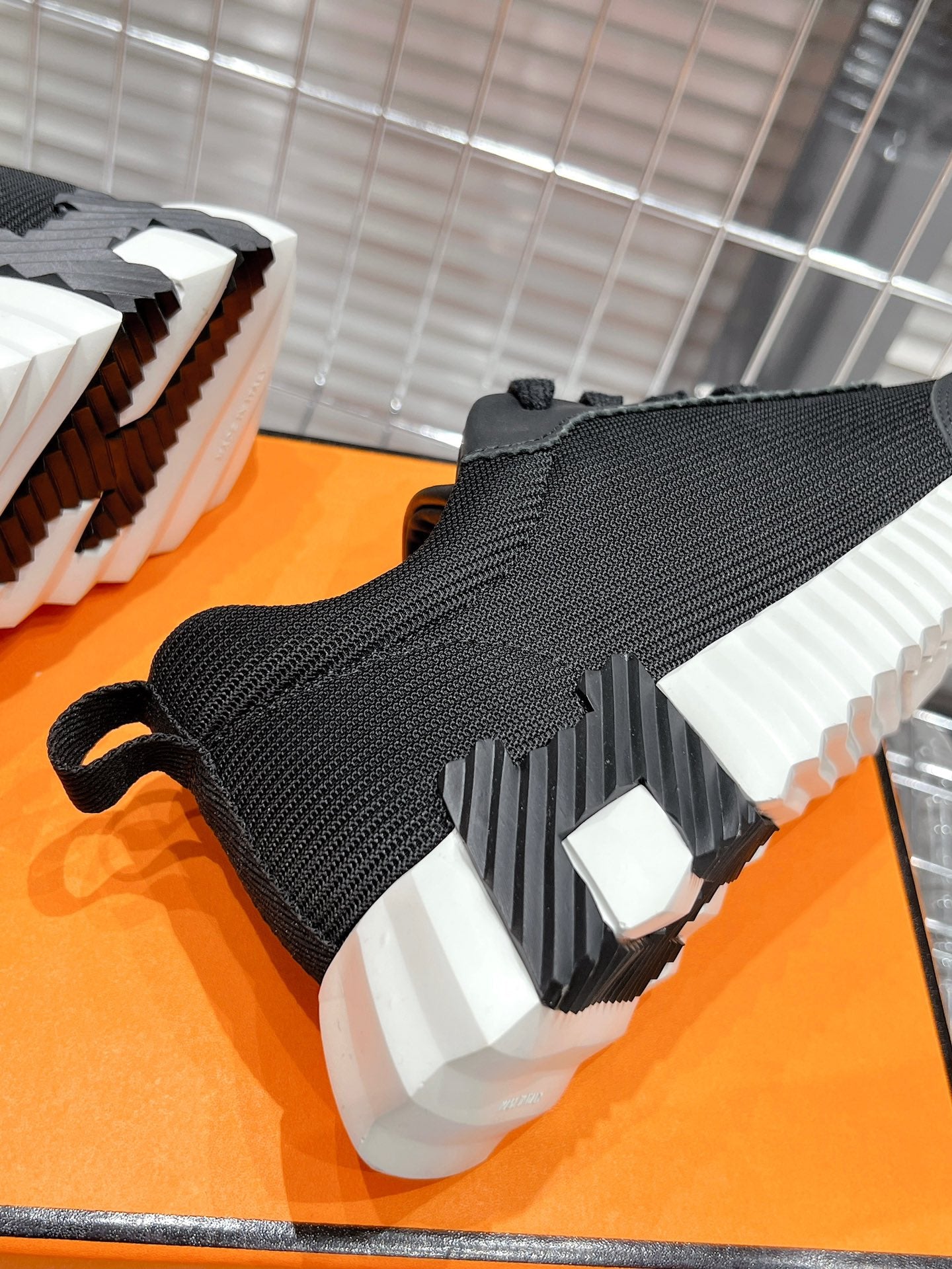 HERMES - Bouncing sneakers