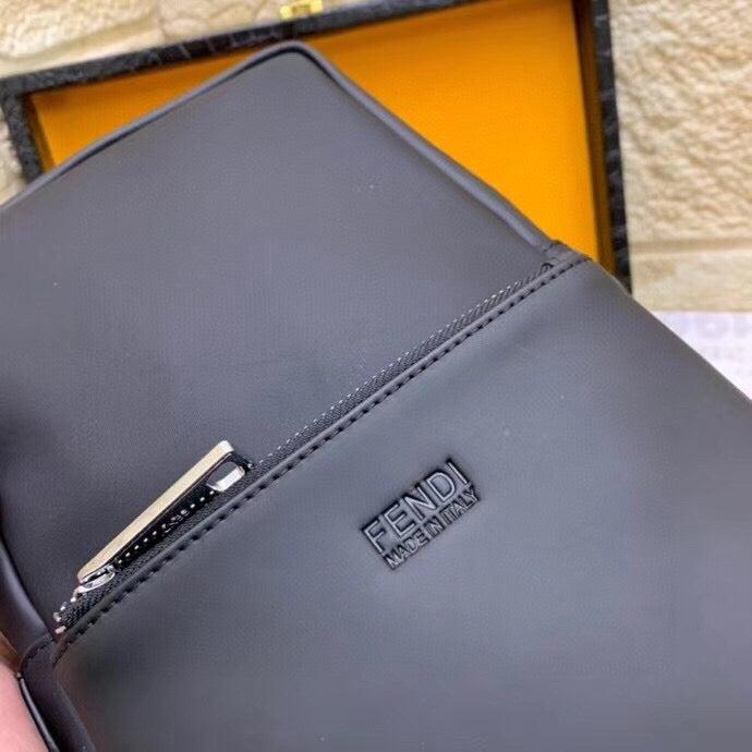 FENDI - Zaino monospalla in nylon e pelle