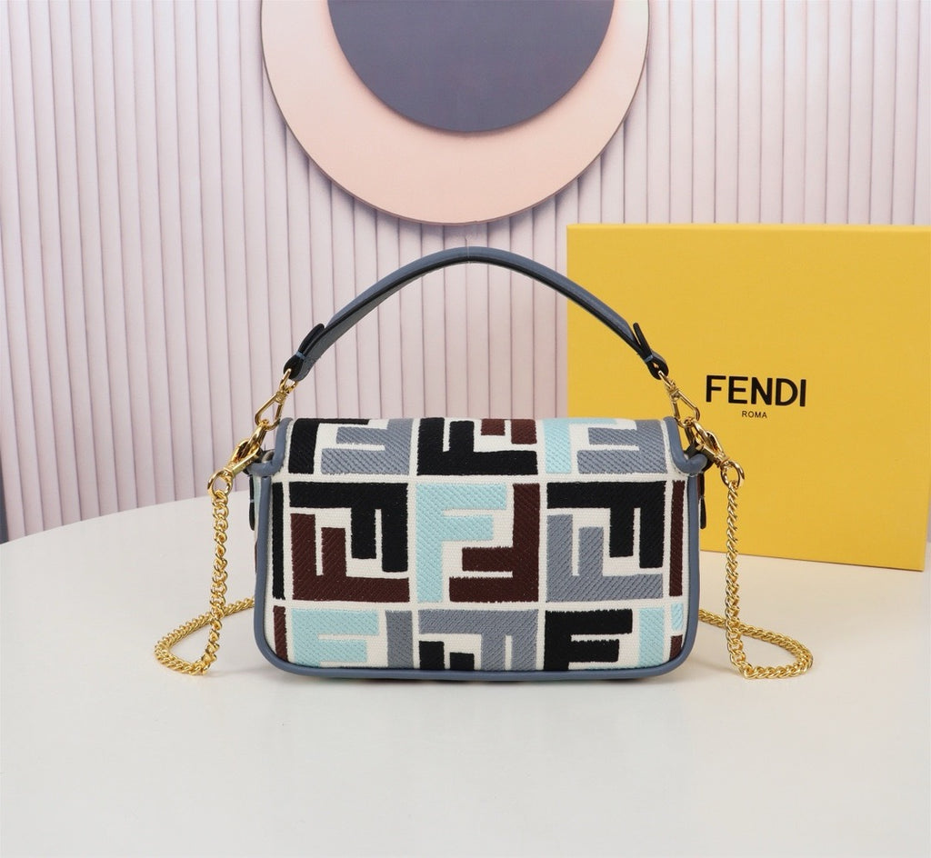 FENDI - Baguette patent leather handbag