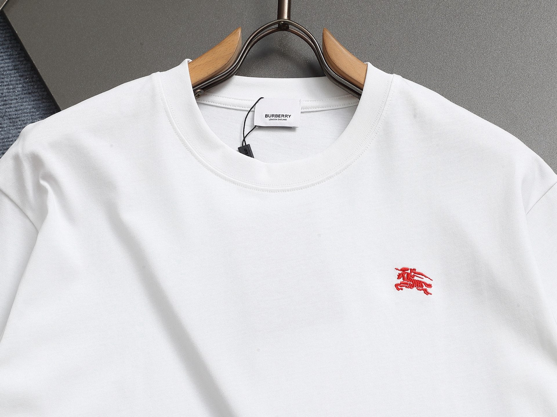 BURBERRY - T-shirt