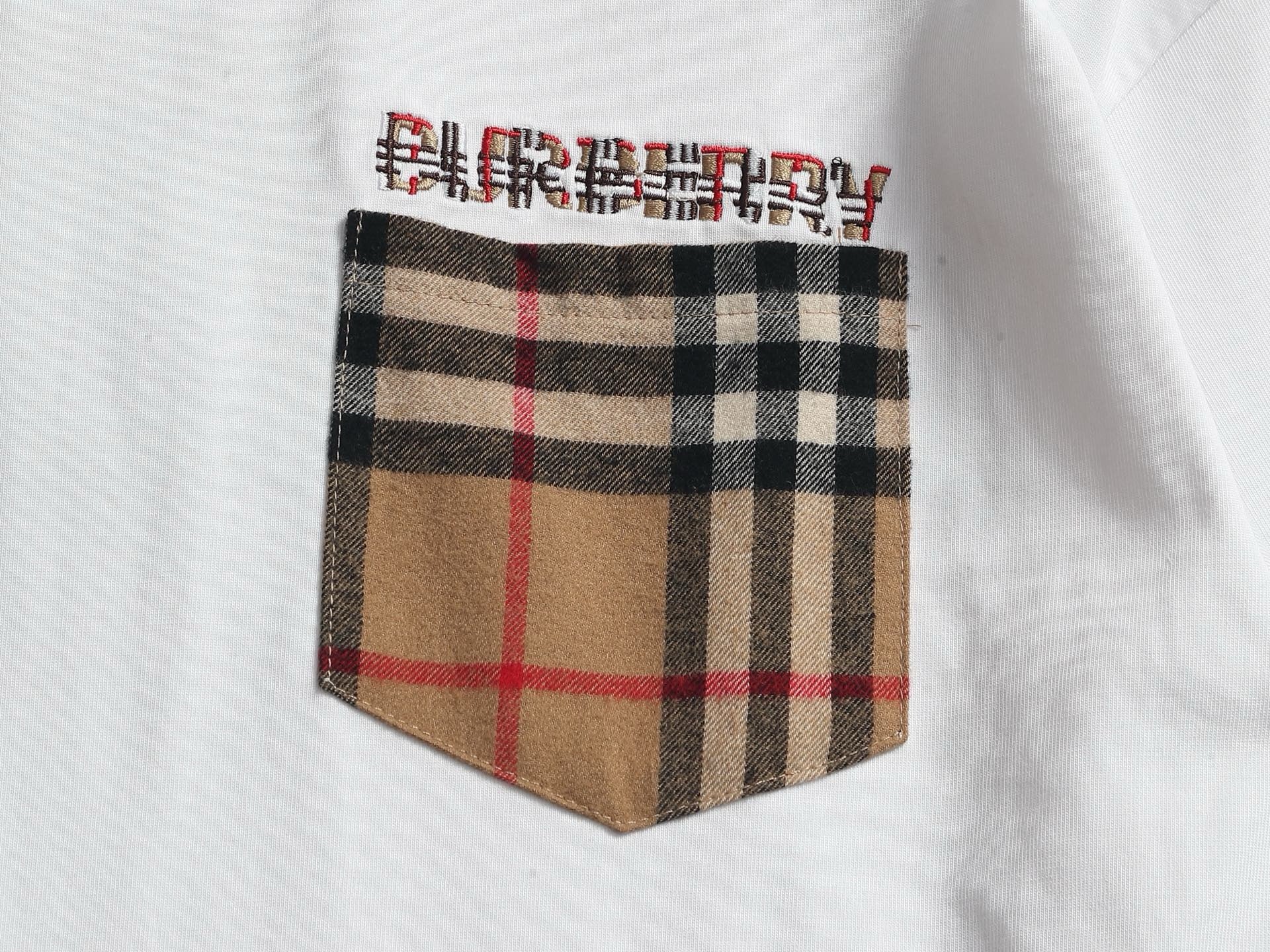 BURBERRY - T-shirt