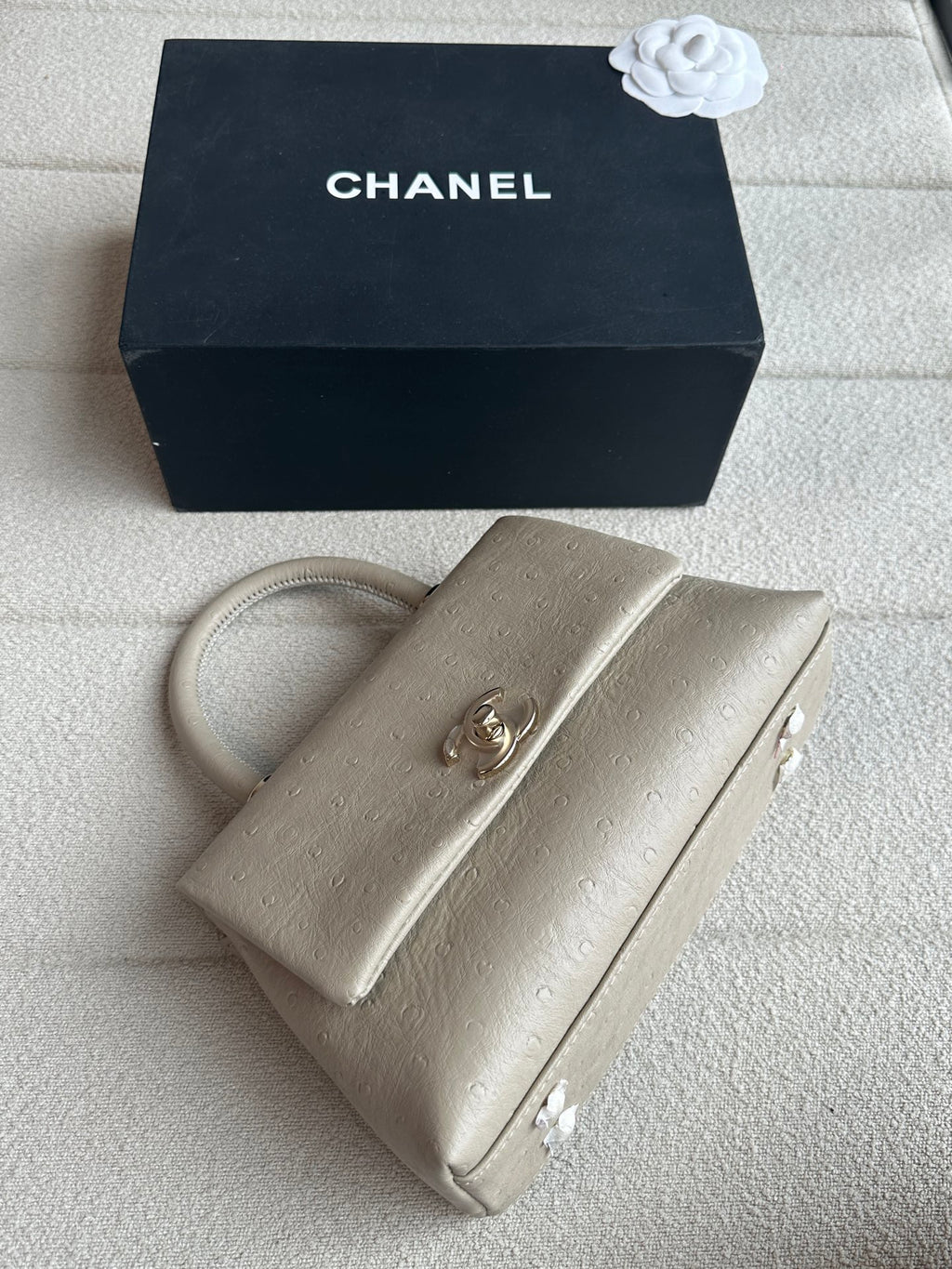 CHANEL - Coco handle