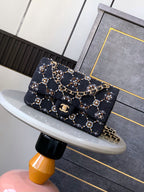 CHANEL - 21A Pearl Strass Crystal CC Medium Classic Double Flap Bag in Grey Wool Twill