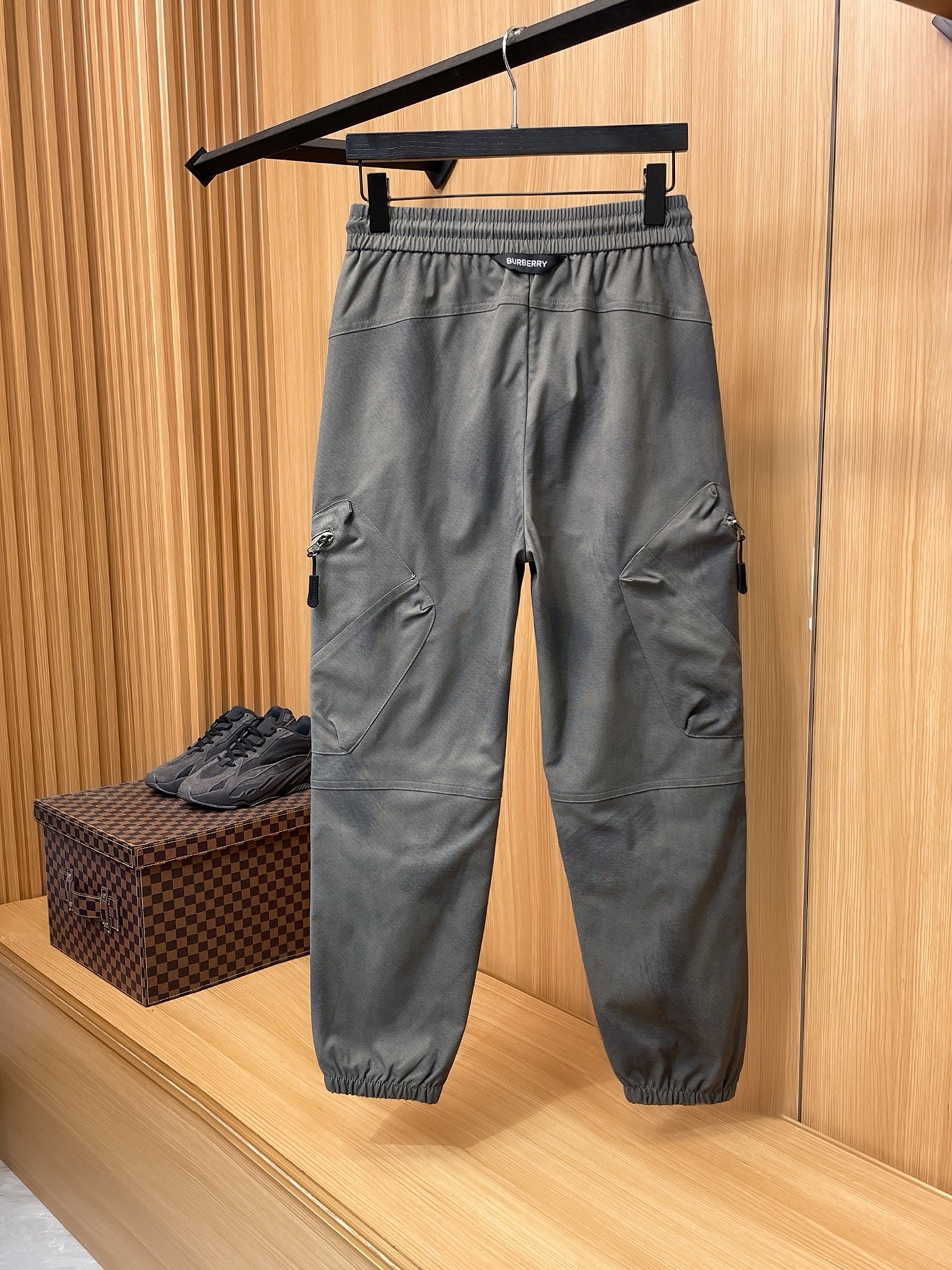 BURBERRY - Cargo trousers