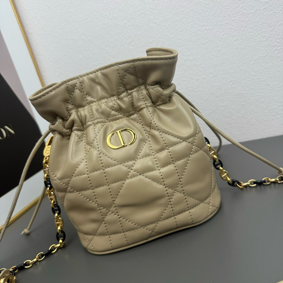 DIOR - oblique 30 Montaigne