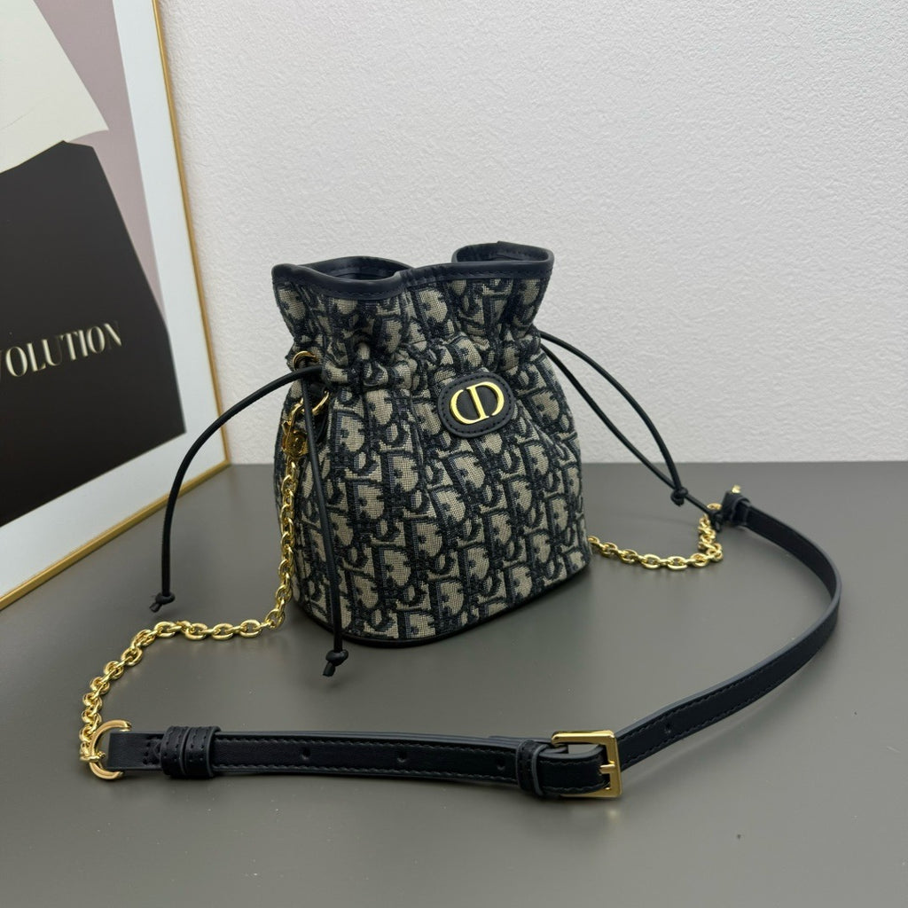 DIOR - oblique 30 montaigne