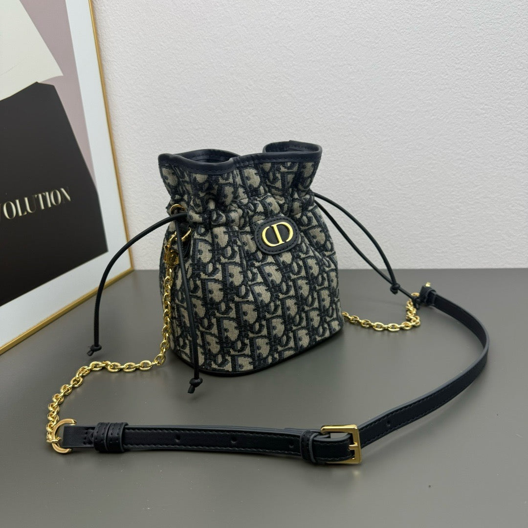 DIOR - oblique 30 montaigne
