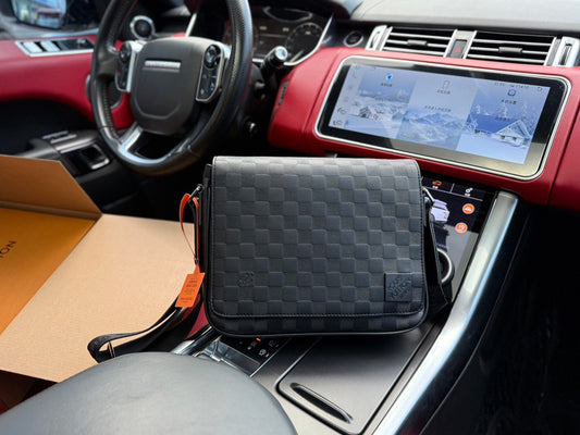 LOUIS VUITTON- Men’s Cross bag