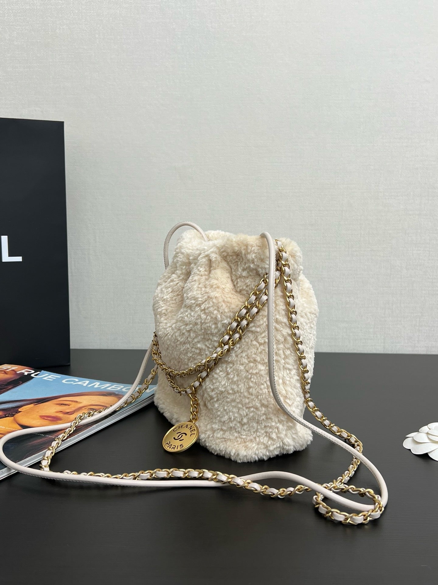 CHANEL - Shiny Calfskin & Gold-Tone Metal