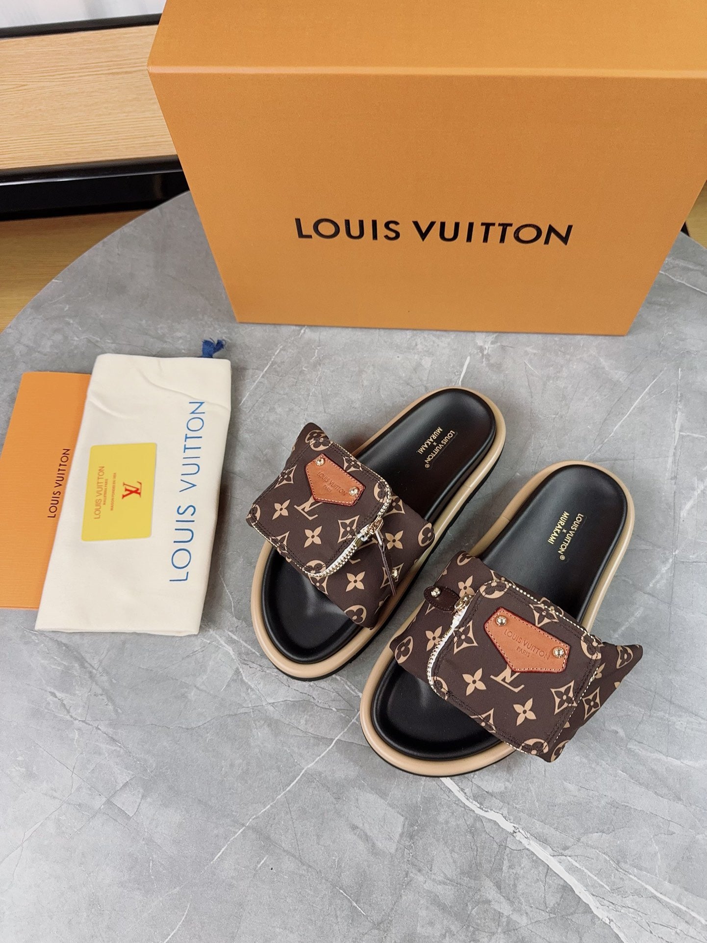 LOUIS VUITTON - pillow flat mule