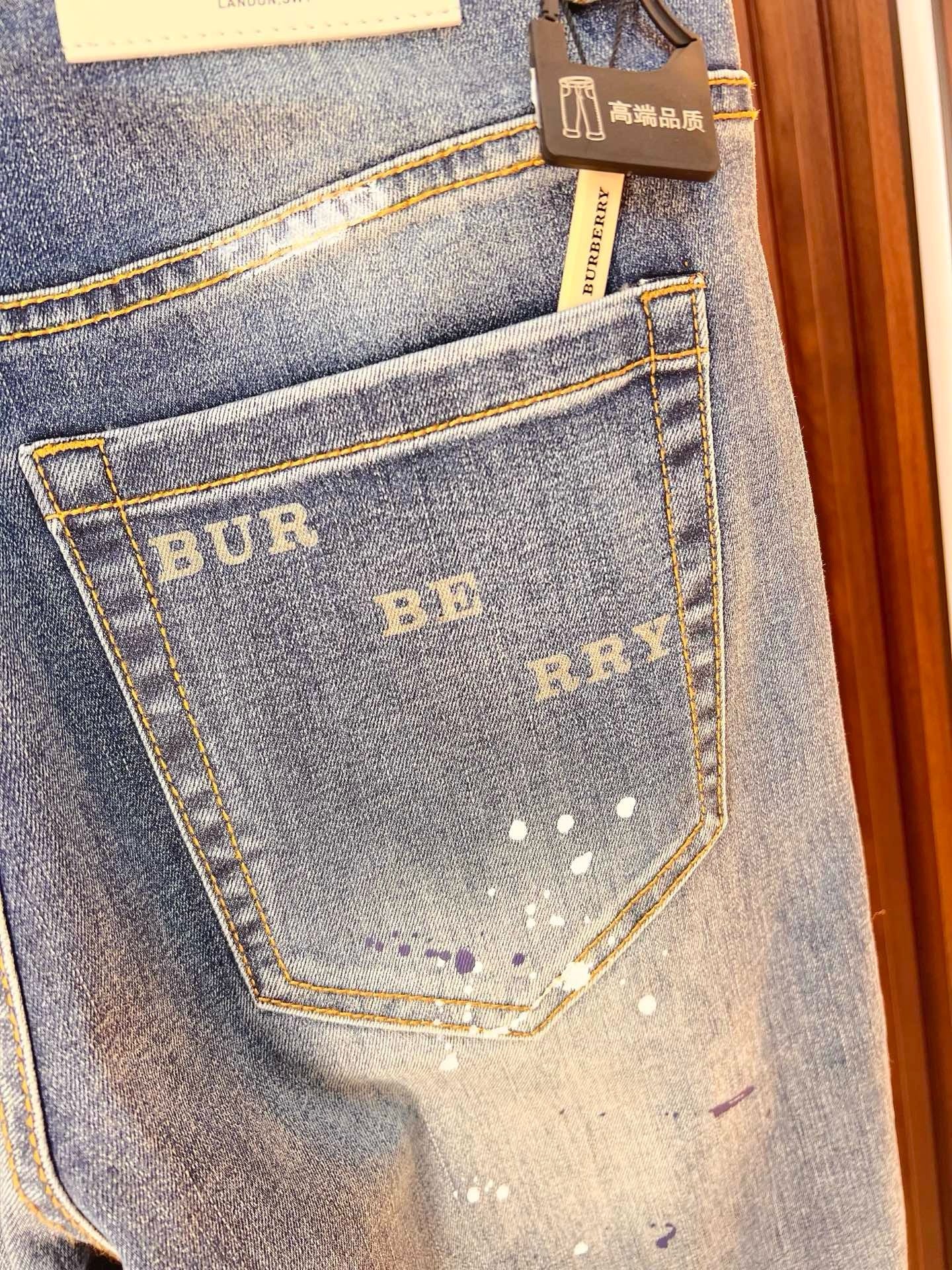 BURBERRY - Jeans
