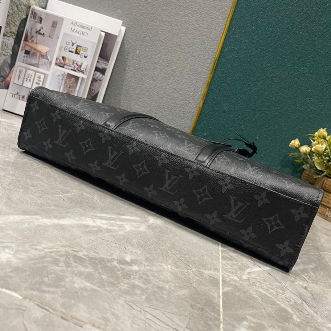 LOUIS VUITTON- Men’s Horrizontal zippe bag