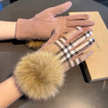 BURBERRY - Fur gloves