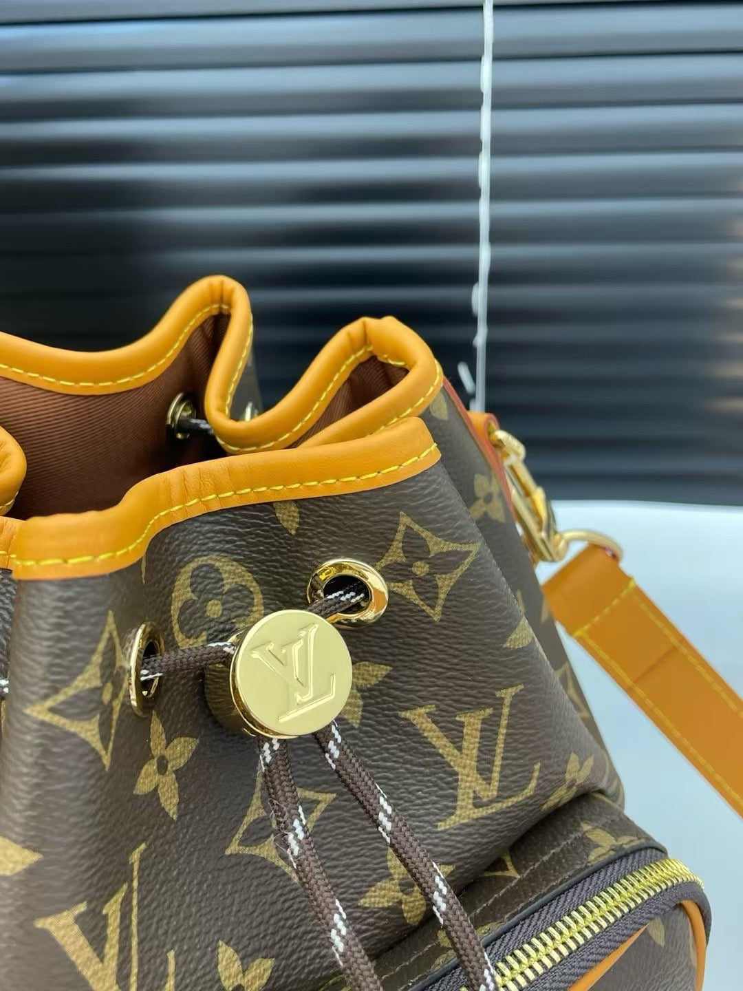 LOUIS VUITTON- Noé Cargo