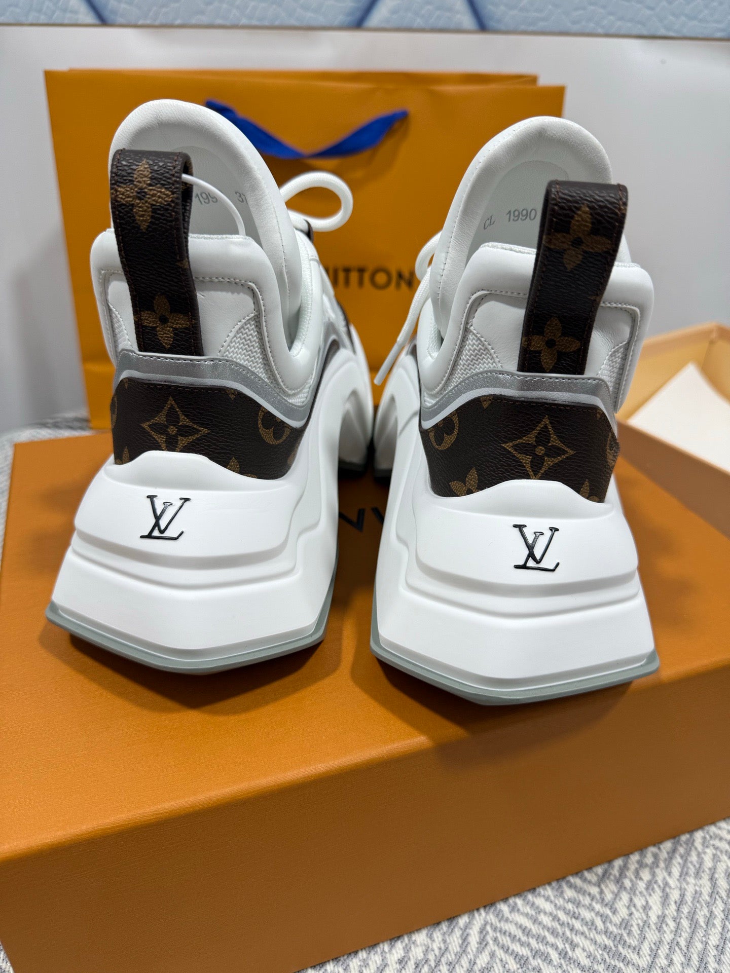 LOUIS VUITTON- Sneaker LV Archlight Trainer