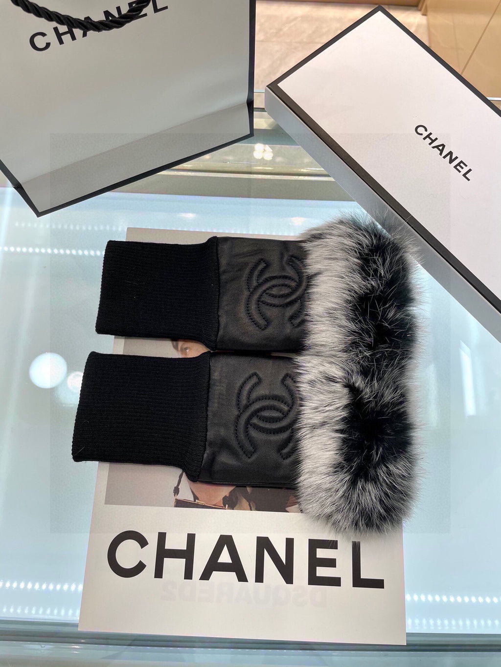 CHANEL - Fur gloves