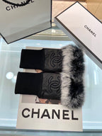 CHANEL - Fur gloves