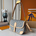 LOUIS VUITTON- Diane