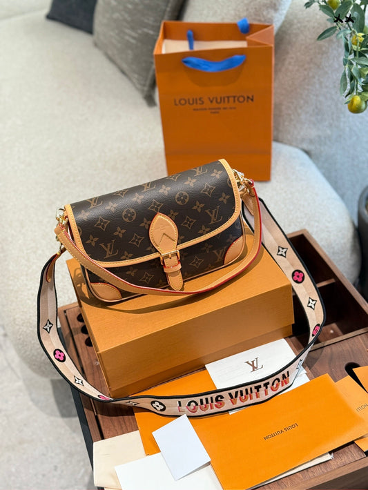 LOUIS VUITTON- Diane